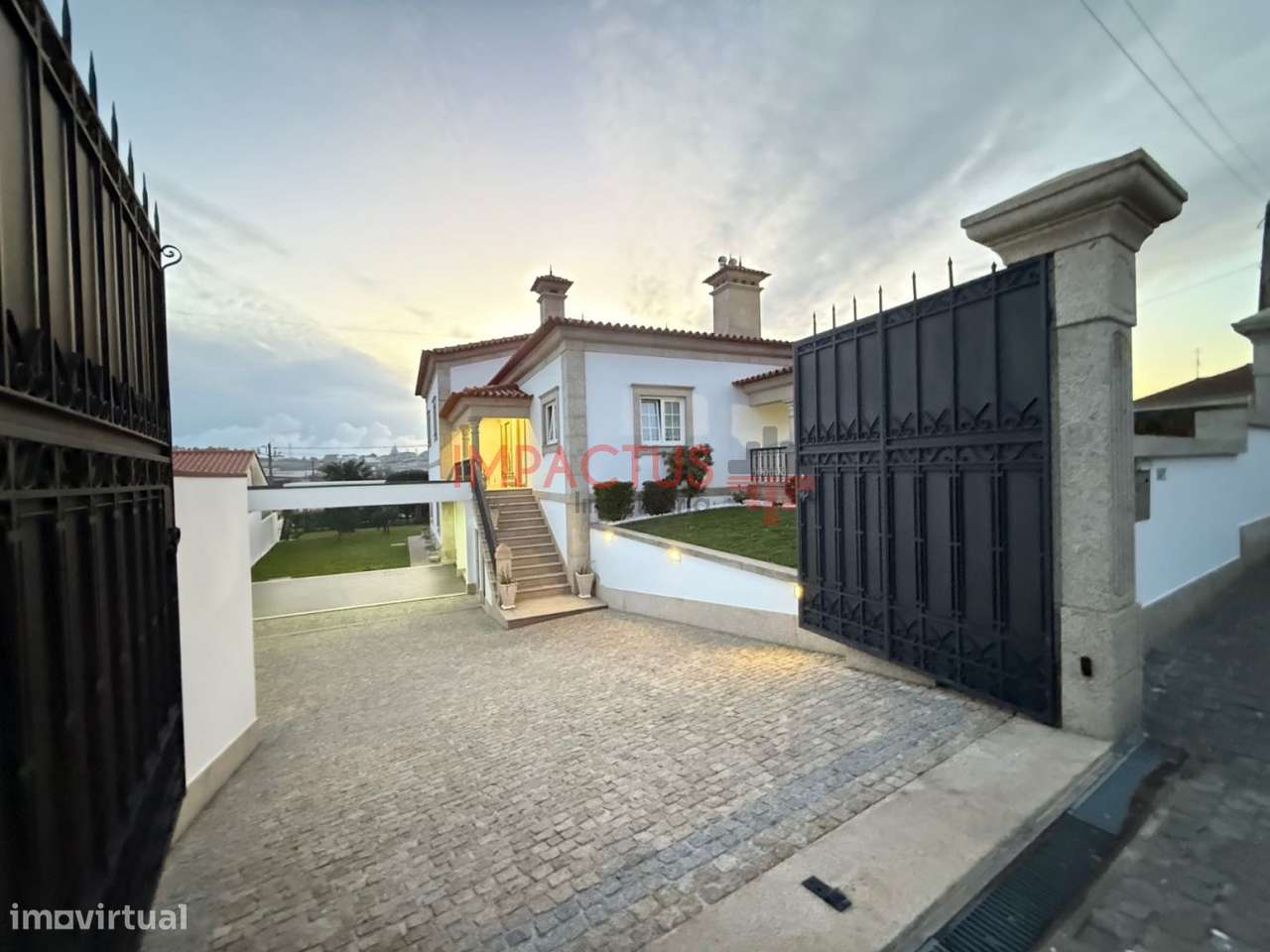 Imponente Moradia isolada com terreno de 1195m2 - Grande imagem: 3/58