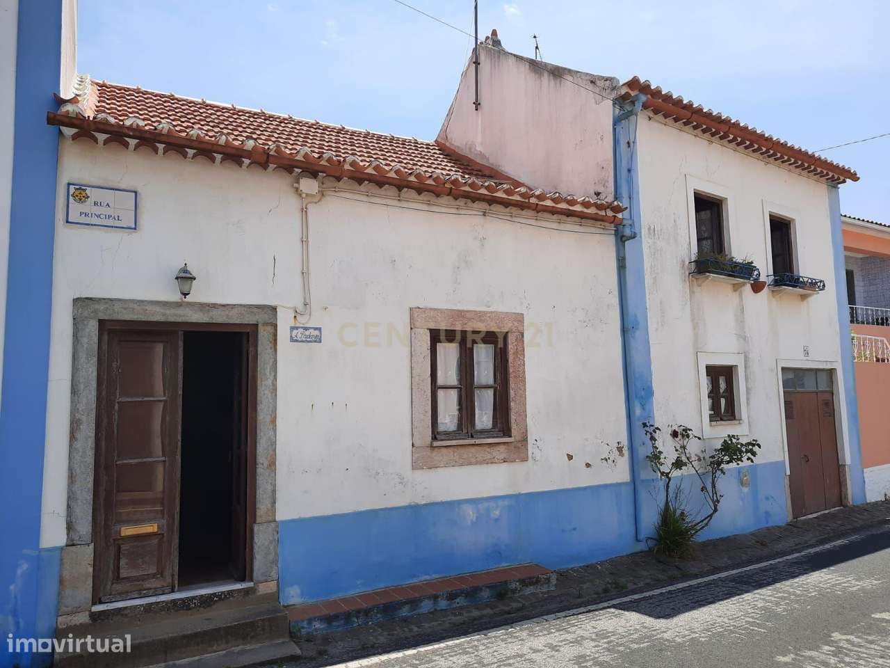 Moradia de carácter único, que preserva a sua identidade e o charme tí - Grande imagem: 3/46