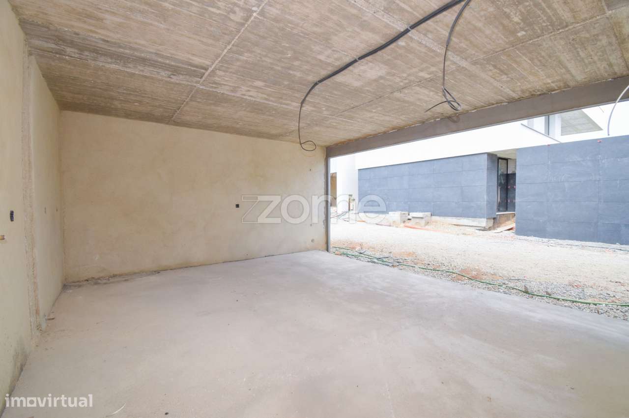 Moradia nova T4 luxo em condomínio privado no Barro em Loures-26