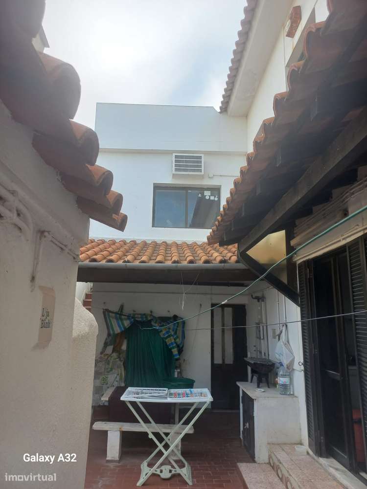 Excelente moradia centro Costa Caparica-27