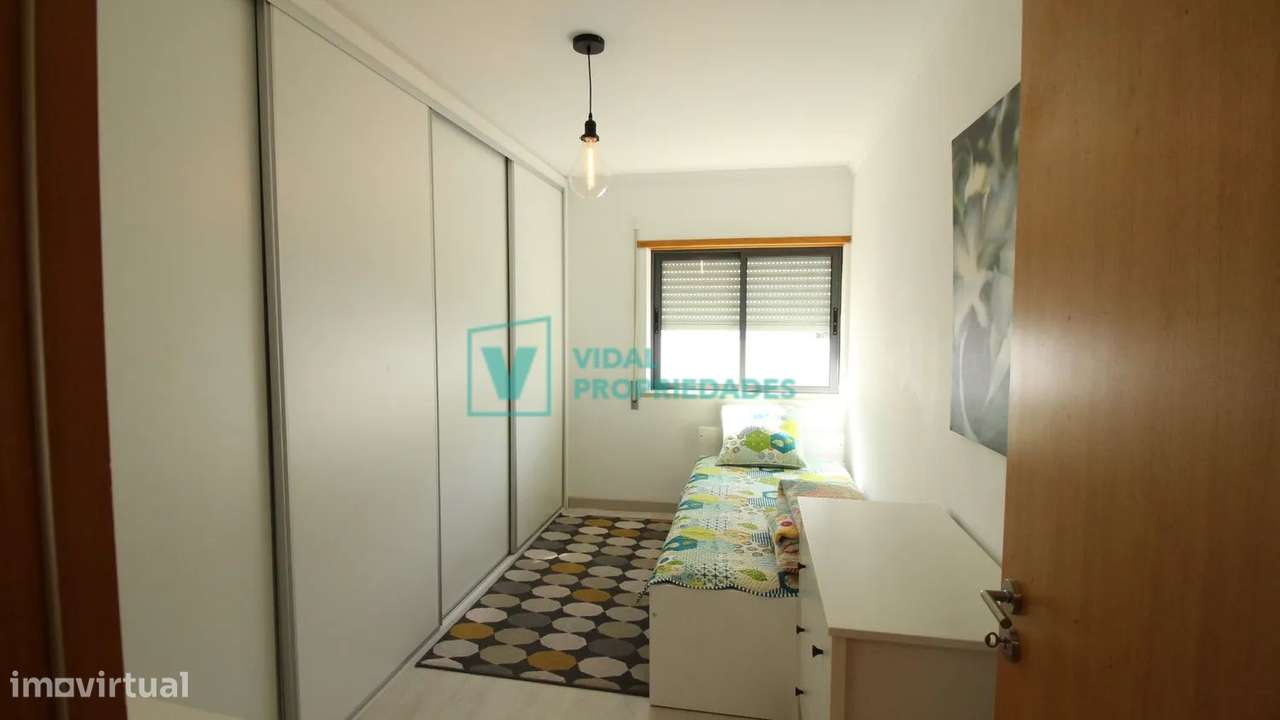 Apartamento T3 com varanda, garagem e elevador-8