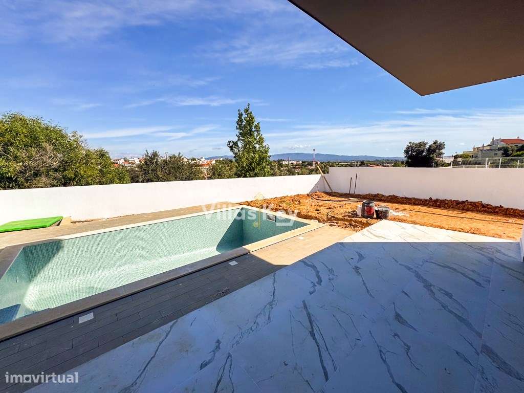 Moradia geminada com 4 quartos e piscina em Alvor - Grande imagem: 3/21