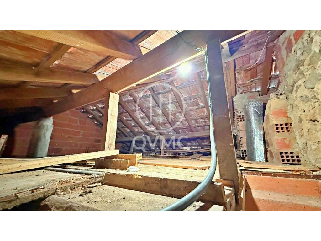 Moradia T2+1 em Mem Martins com logradouro-26