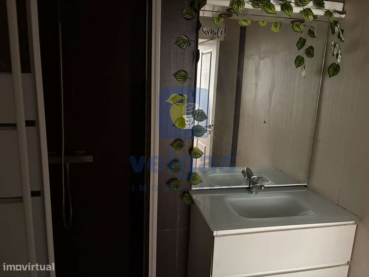 Atelier / Estúdio transformado em T1 no centro da Agualva-10