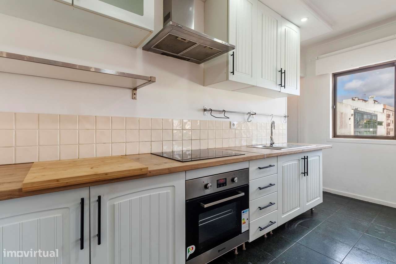 Apartamento T2 c/ Varanda em Agualva, Sintra-8