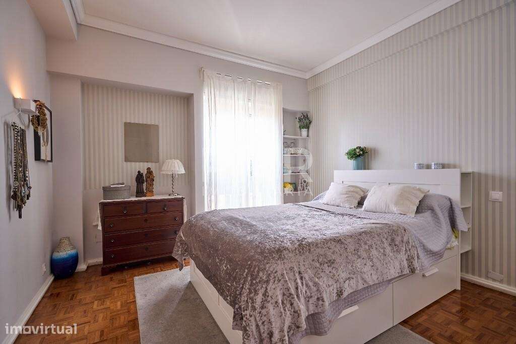 Apartamento T5 (ex T6) Avenida Estados Unidos da América-11