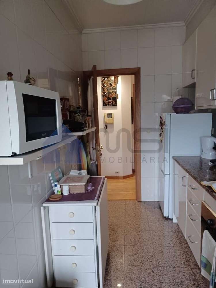 Apartamento T1 com lugar de garagem no Porto-12