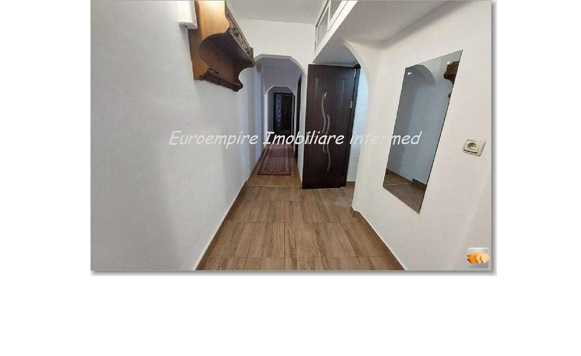 Apartament 3 camere de vanzare Casa de Cultura-0