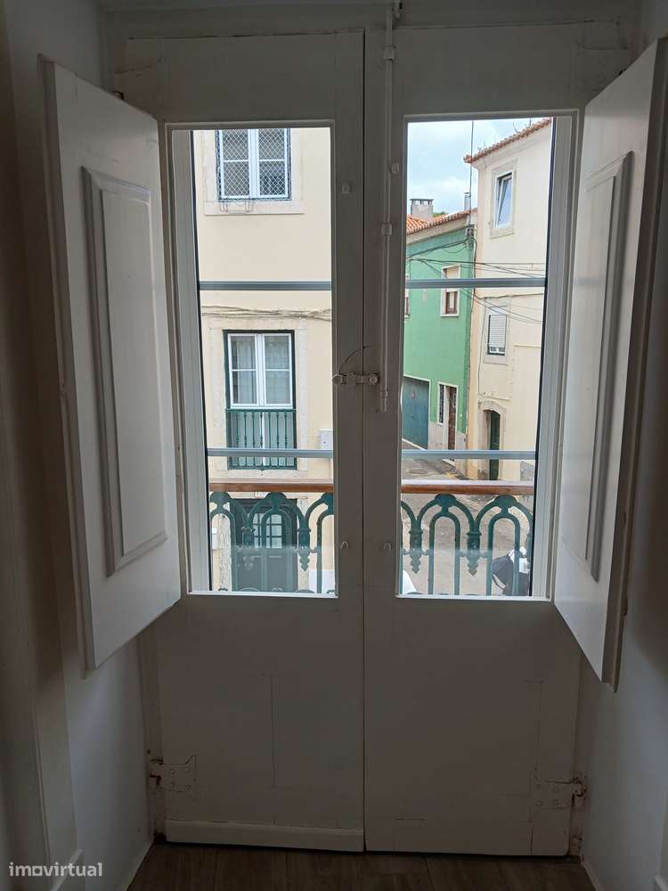 T2+1 Remodelado com Logradouro no Centro de Oeiras-23