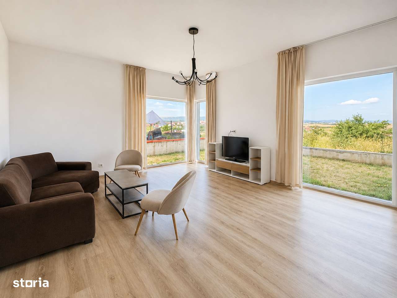 Casa cuplata noua de inchiriat cu gradina si panorama spre Cluj