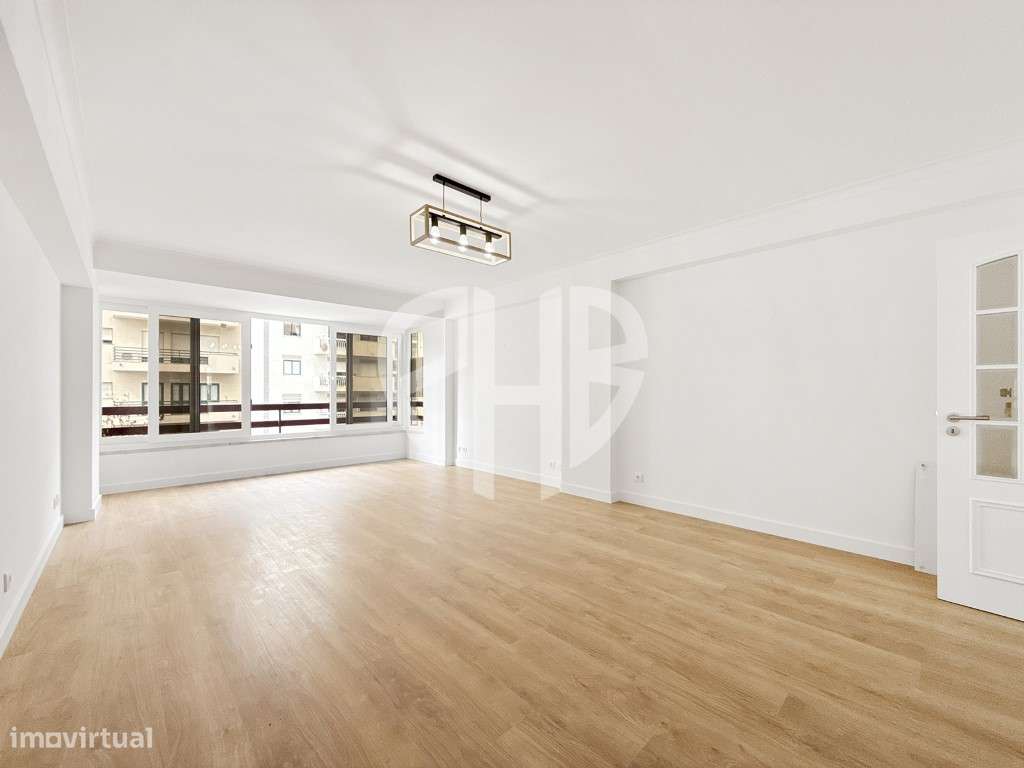 Apartamento T3 Totalmente Remodelado // Estrada da Luz-7