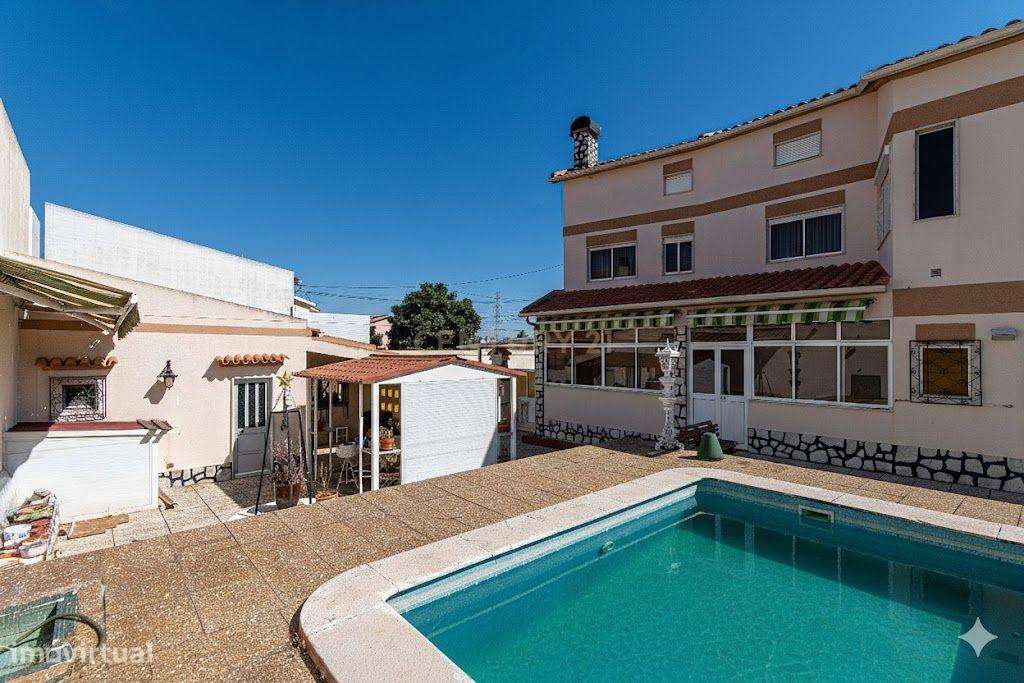 Moradia independente T4 + 4 com piscina, garagem e anexos lote de 1093 - Grande imagem: 2/60