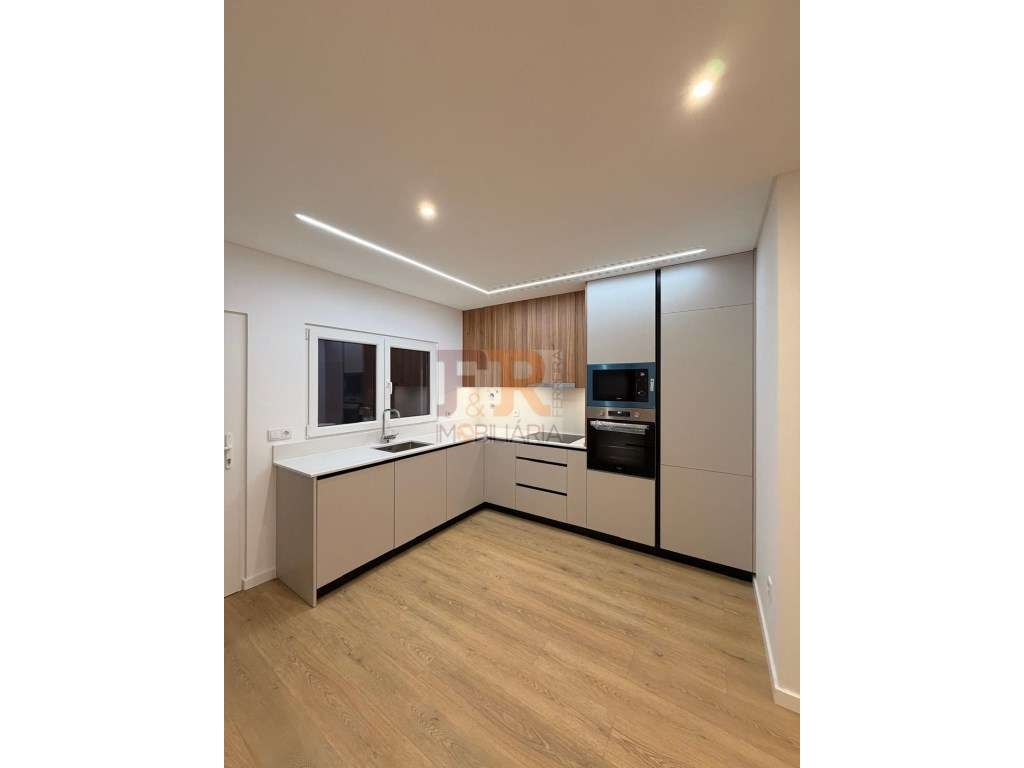 Moradia Geminada Gaveto T3 com Garagem Quinta do Conde-19