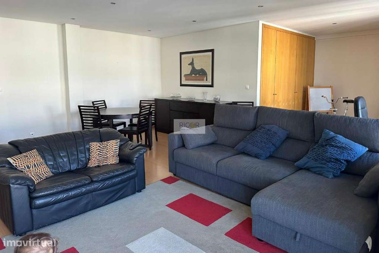 Apartamento T3 no último piso com 2 frentes de orientação na Cidade da-3