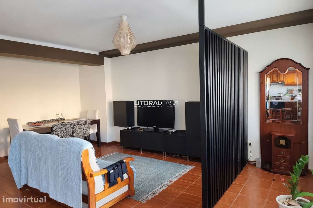 Moradia | Pátio | Churrasqueira | Terreno com árvores de fruto - Grande imagem: 2/37