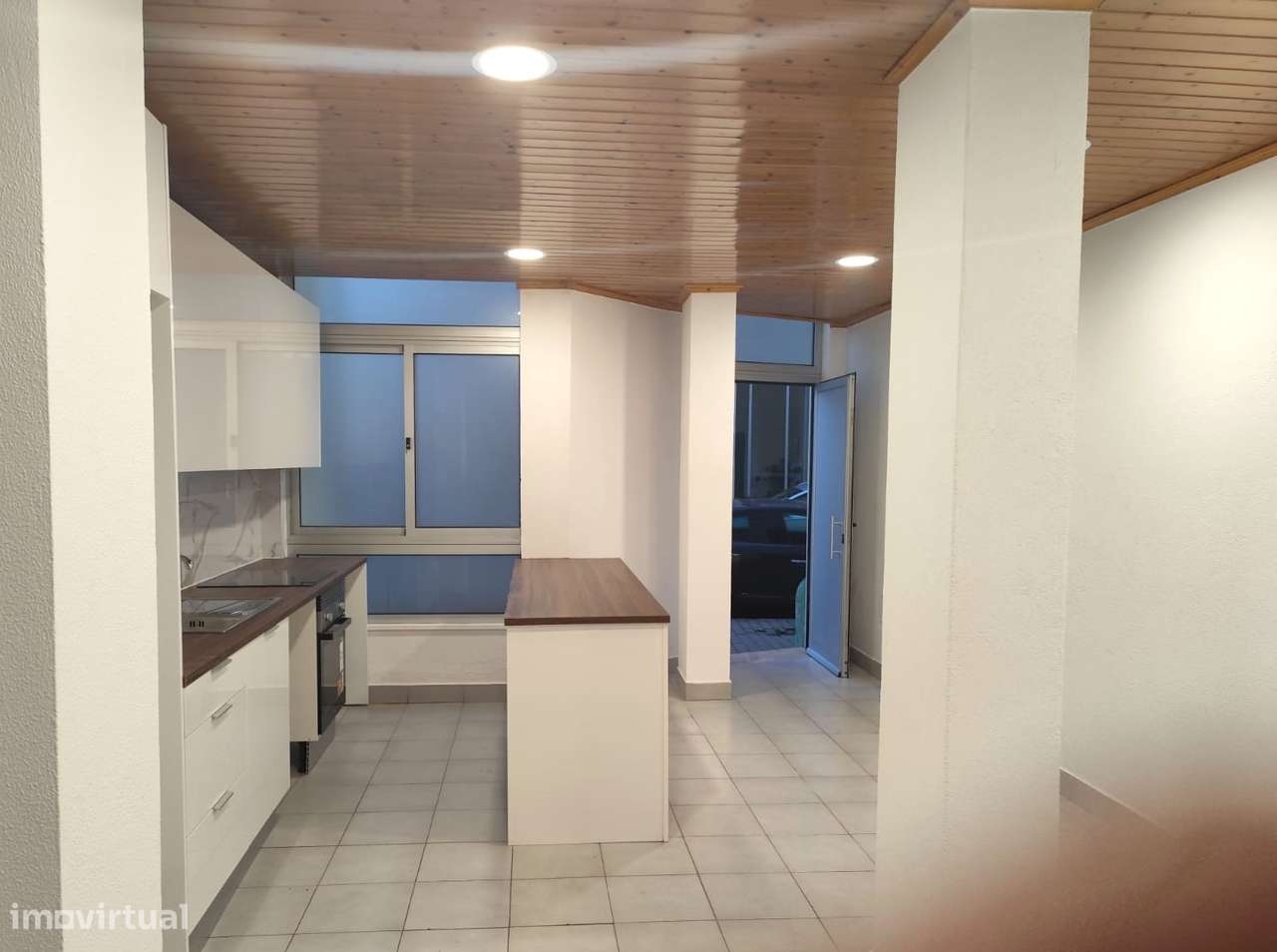 MONTE DA CAPARICA - Loja transformada em habitação T1 - Grande imagem: 1/14