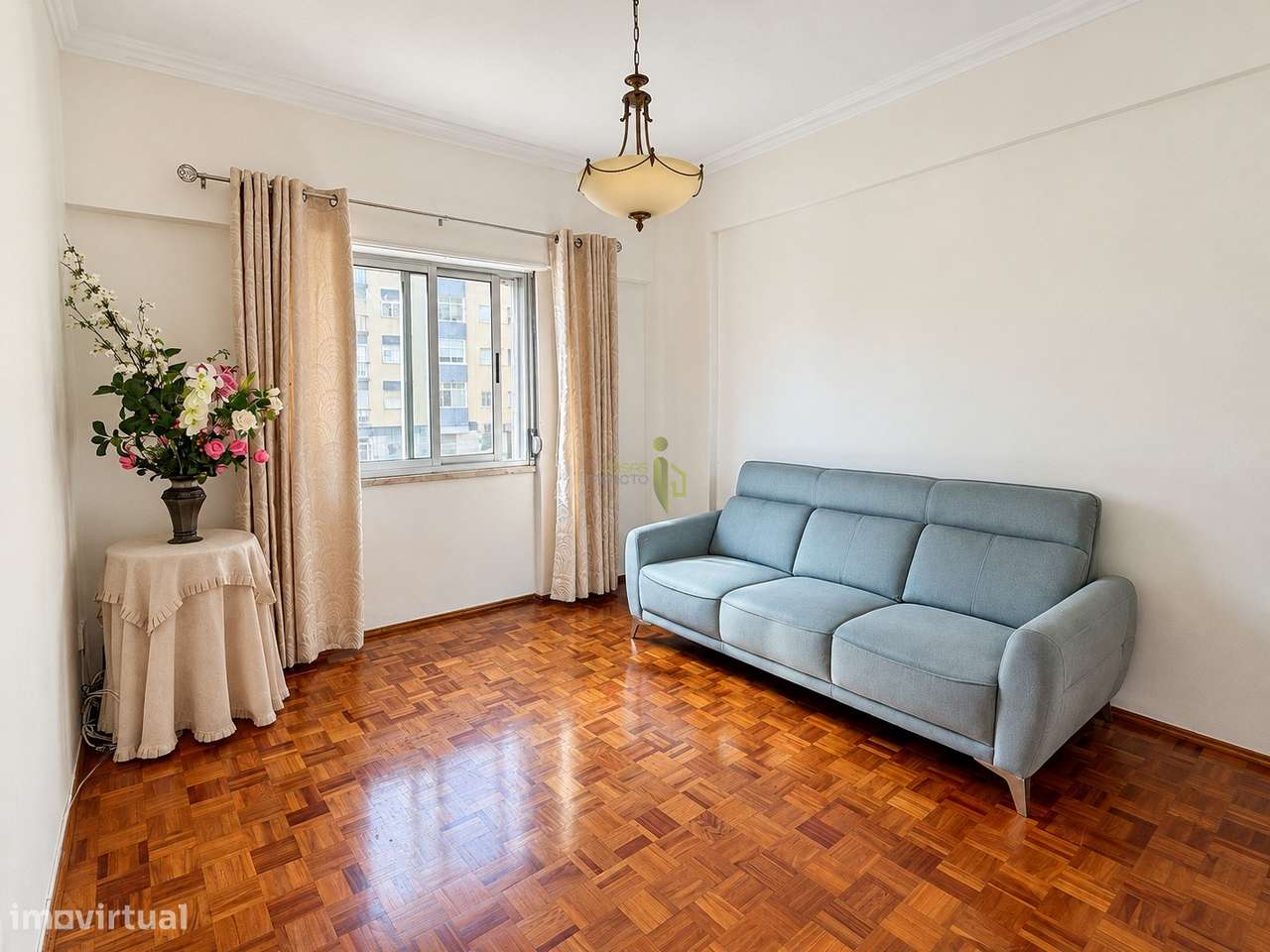 Apartamento T2 com Varanda, Elevador  | Junto a Comércio, Escolas e Tr-6