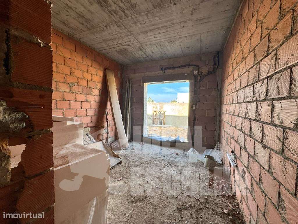 MORADIA EM CONSTRUÇÃO QUINTA DO ANJO ..-12