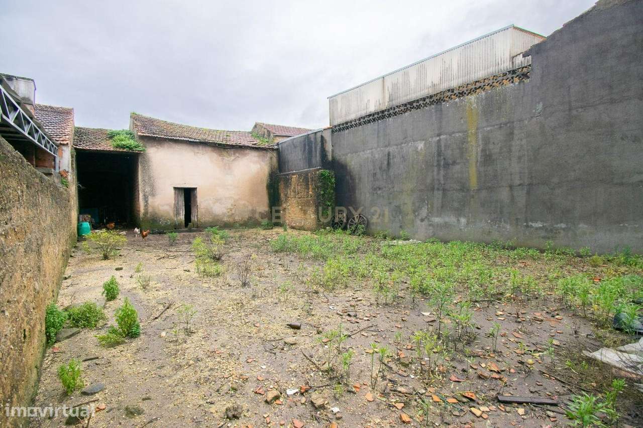 Moradia para remodelar em Pedreira de Vilarinho (Vilarinho do Bairro --6