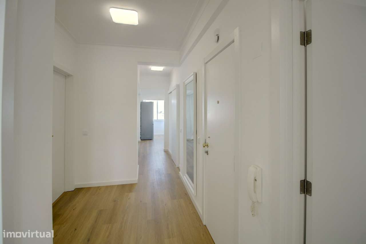 Apartamento T3 Totalmente Renovado, mobilado e com Vista Mar em Olhão-23
