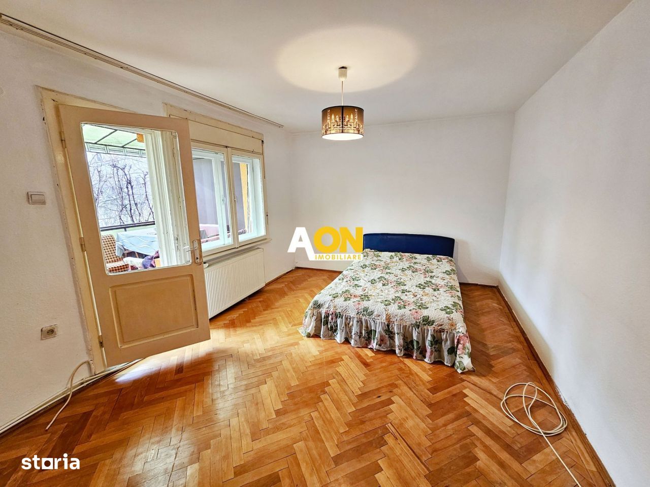 Apartament 2 camere ultracentral cu curte comună și garaj