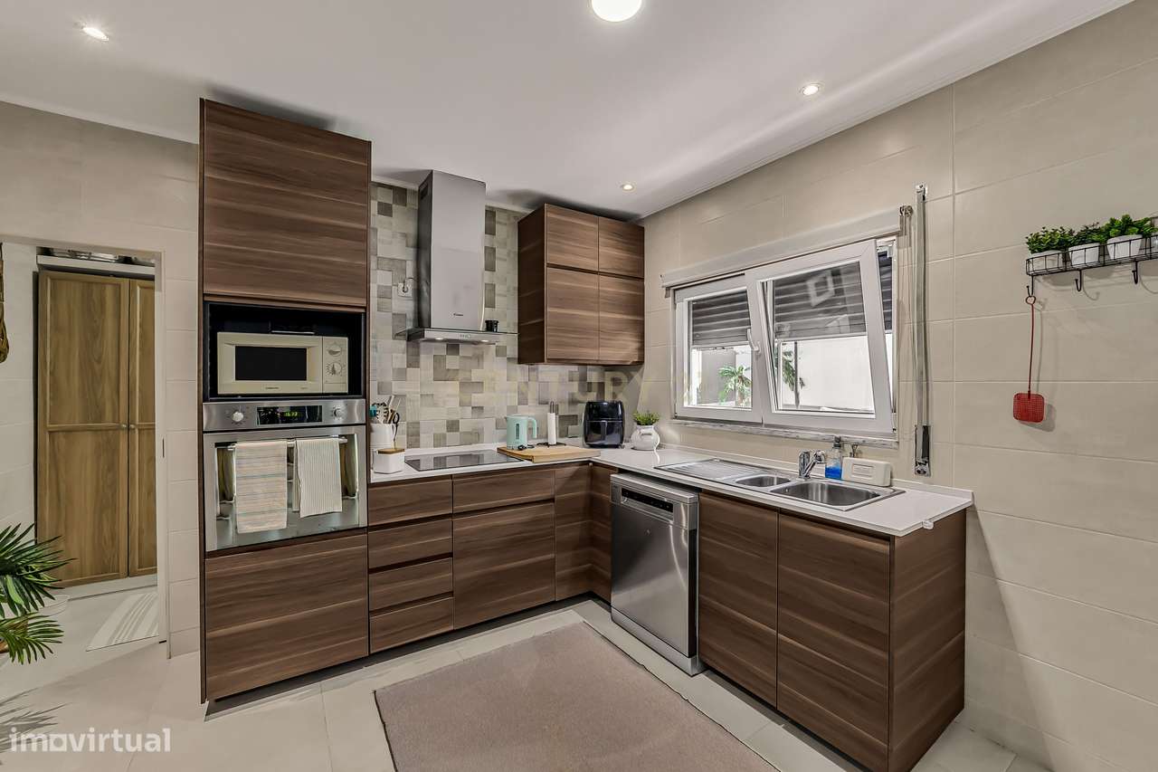 Moradia T3 isolada com garagem, Quinta do Conde-2