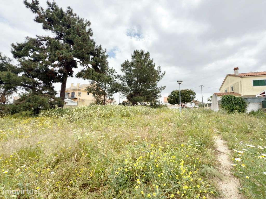 Terreno Urbano para Construção de 2 Moradias - Grande imagem: 2/17