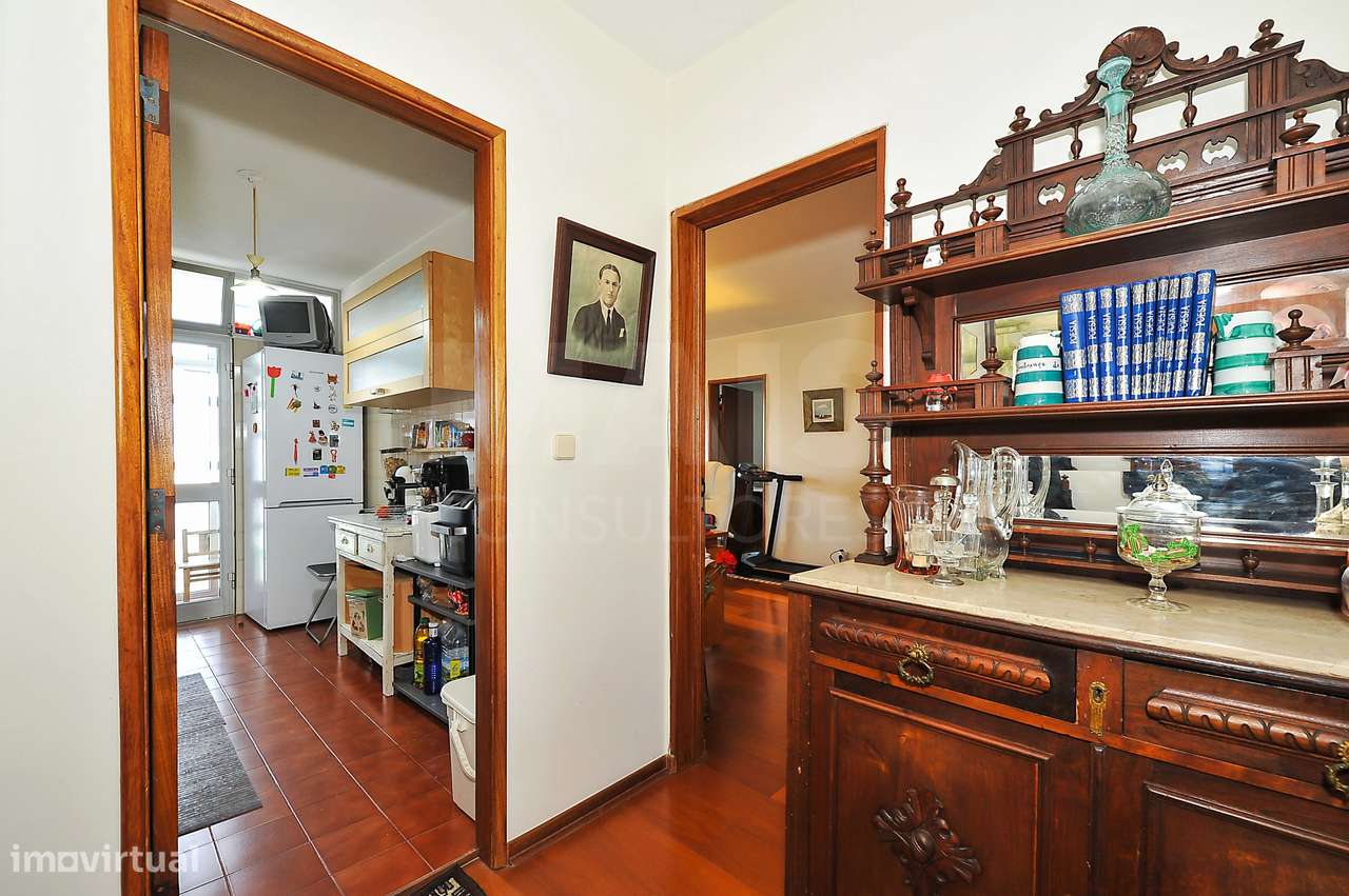 Apartamento T2 em Santo António dos Cavaleiros - Grande imagem: 5/23