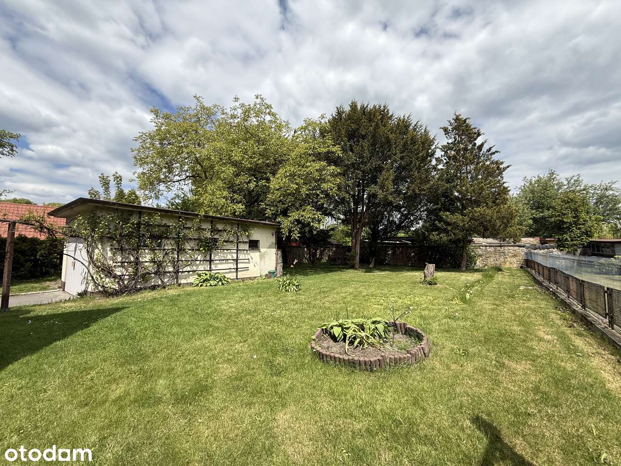 Dom z ogrodem, garaż, działka 827m2 - ul. Norwida-17