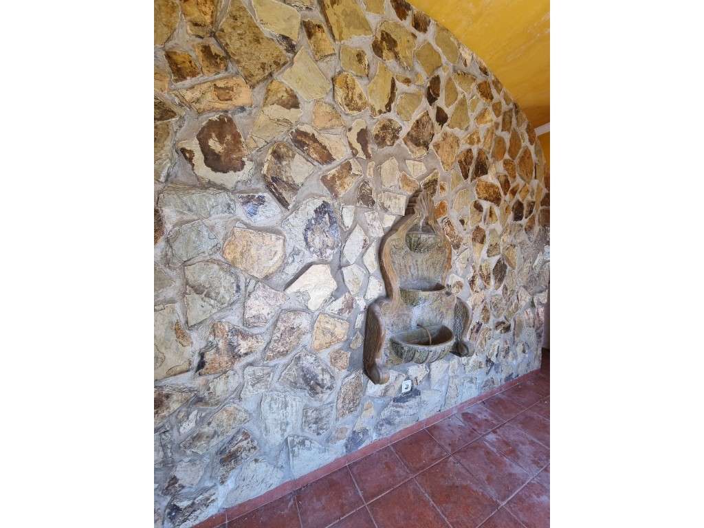 Restaurante licenciado e 1º piso com alojamento em construção - Grande imagem: 5/12