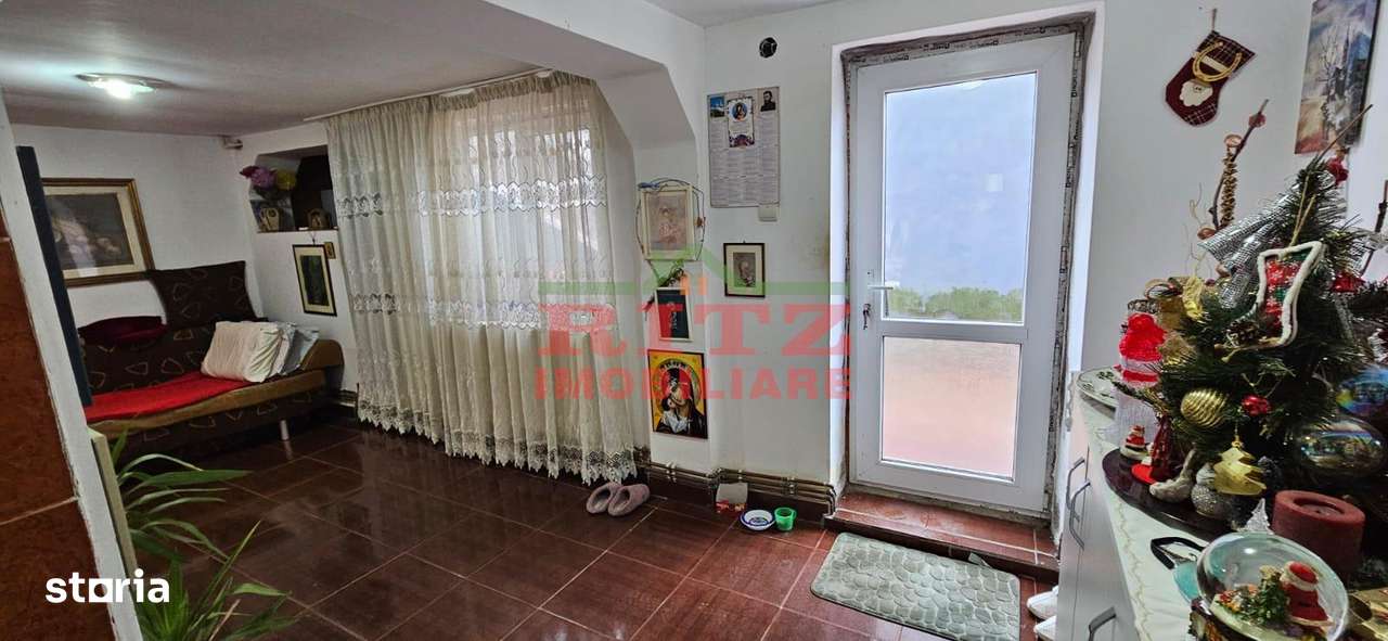 CASA  DE  VANZARE  P+1 E-6