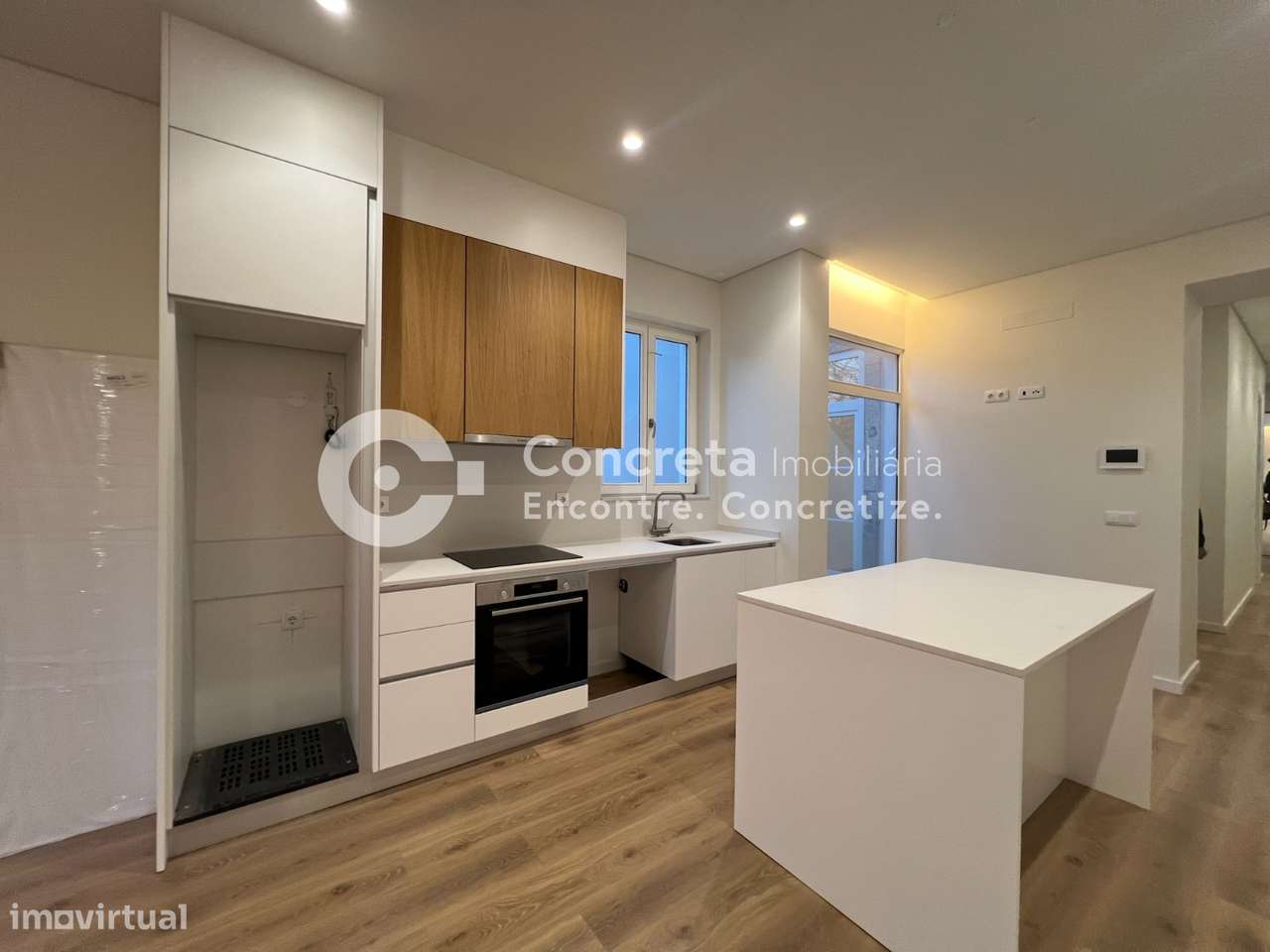 Apartamento T1+1 novo no centro histórico de Braga - Grande imagem: 1/24