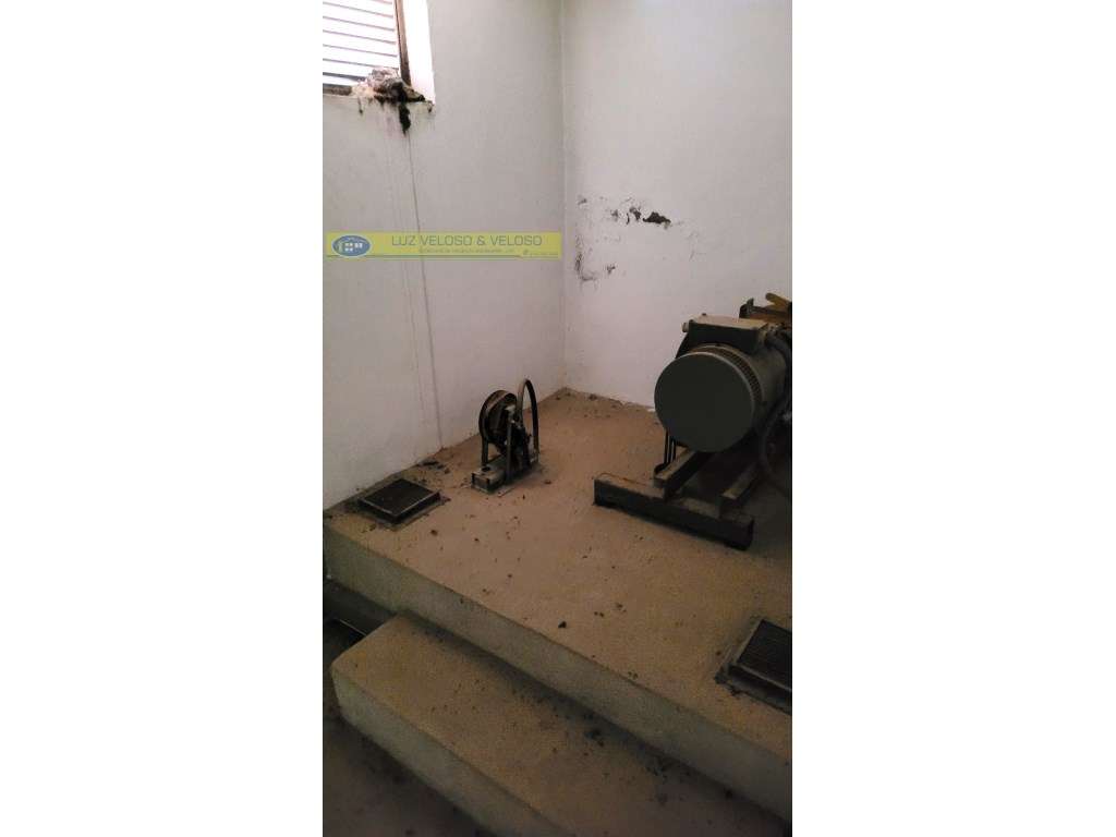 Prédio Urbano de R/C, 1º, 2º andares para Comércio em Cartaxo-47
