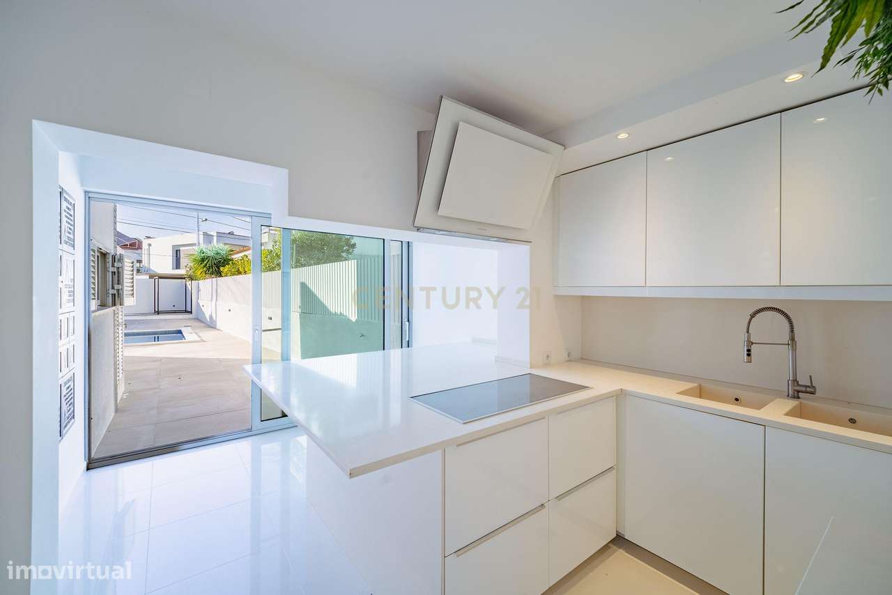 Moradia T6 com Piscina - Charneca de Caparica-12