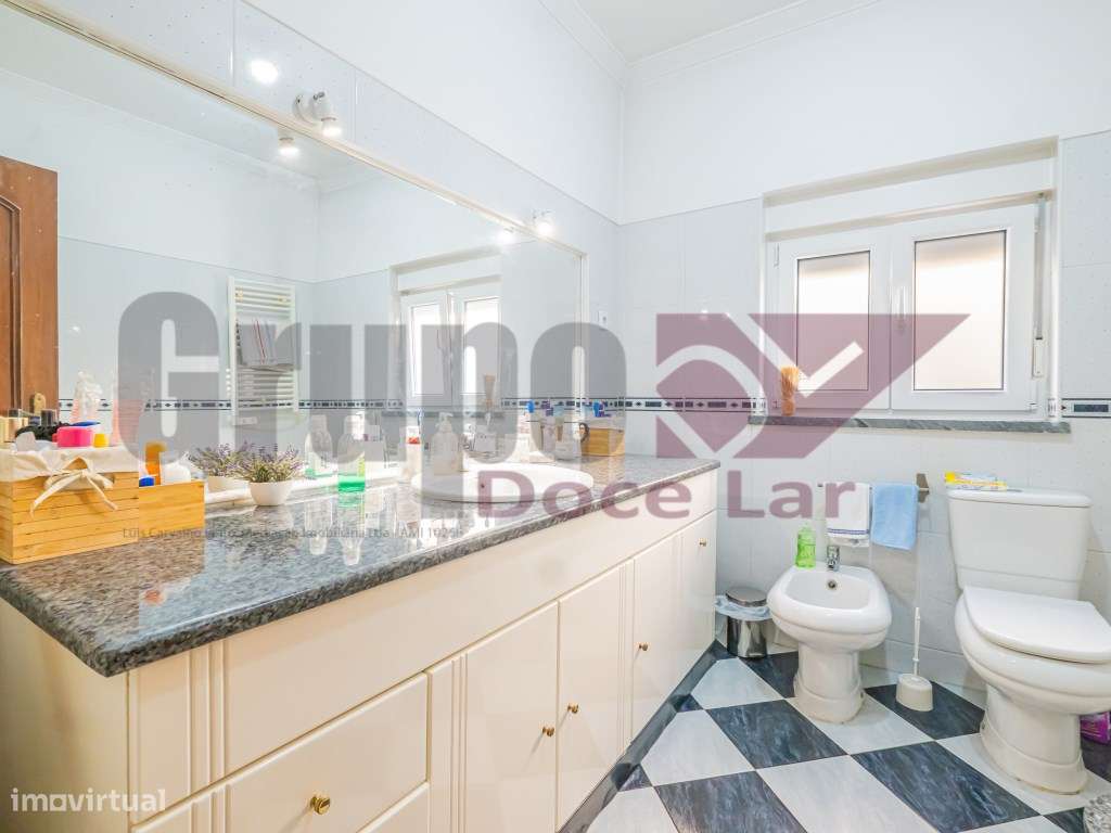 Moradia Isolada T5 com Garagem e anexo em Quinta do Conde-20