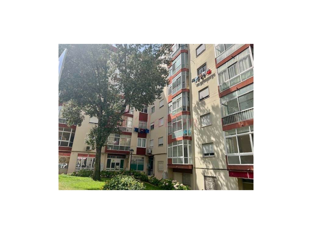 Apartamento T3 totalmente remodelado na Amadora-37