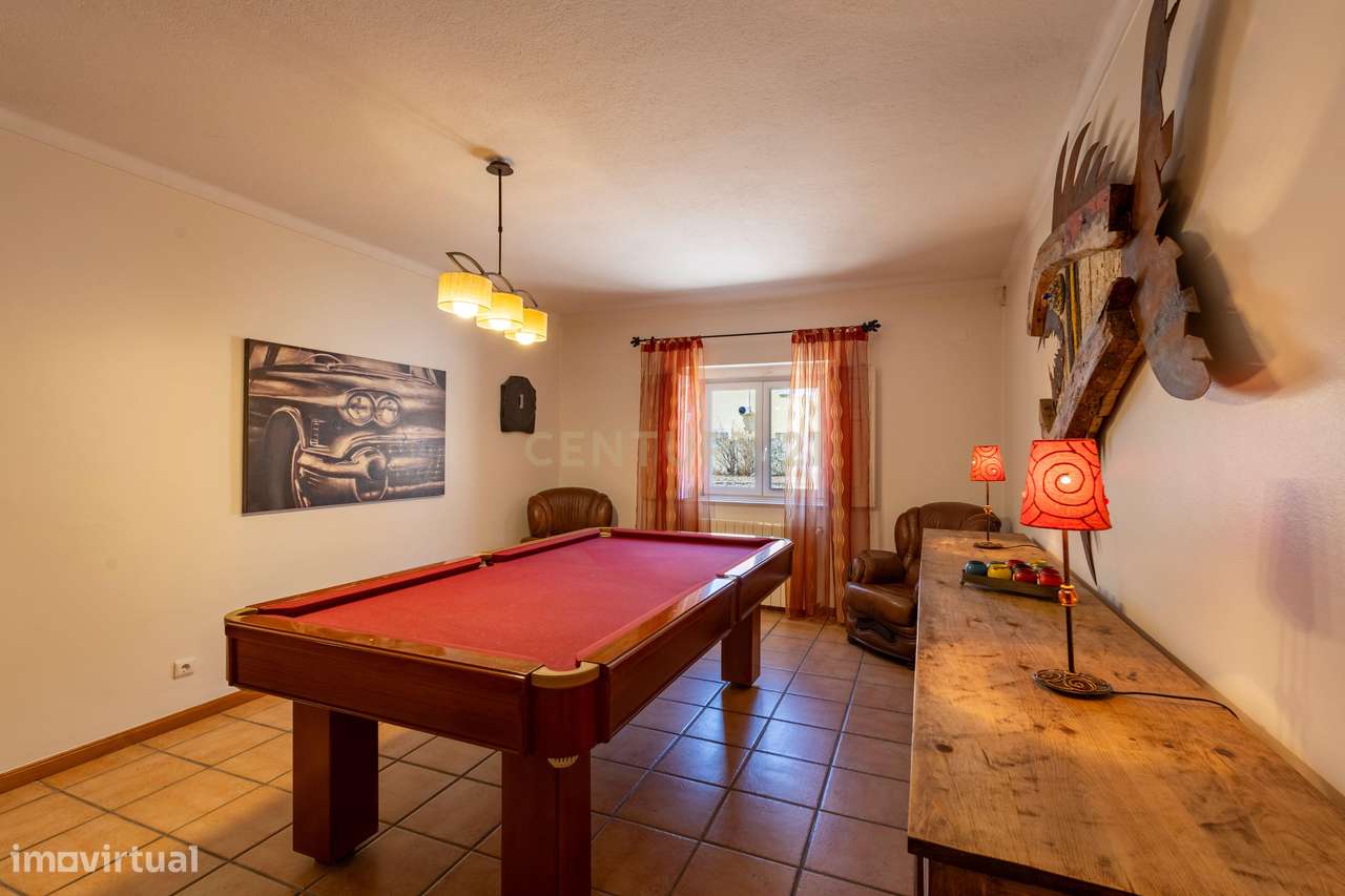 Moradia T5 Térrea com Piscina, Garagem e Lote de 2000 m² – Venda do Al-27