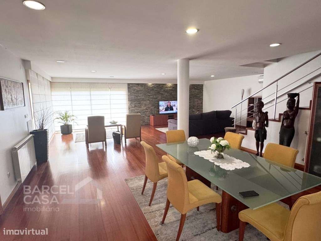 O Refúgio Urbano de Luxo que Procura: Elegância Moderna a 2 Minutos... - Grande imagem: 2/12