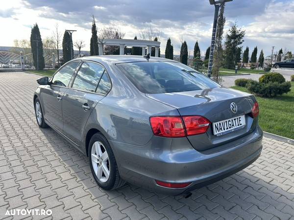 Volkswagen Jetta 1.6 TDI DSG Comfortline - 13