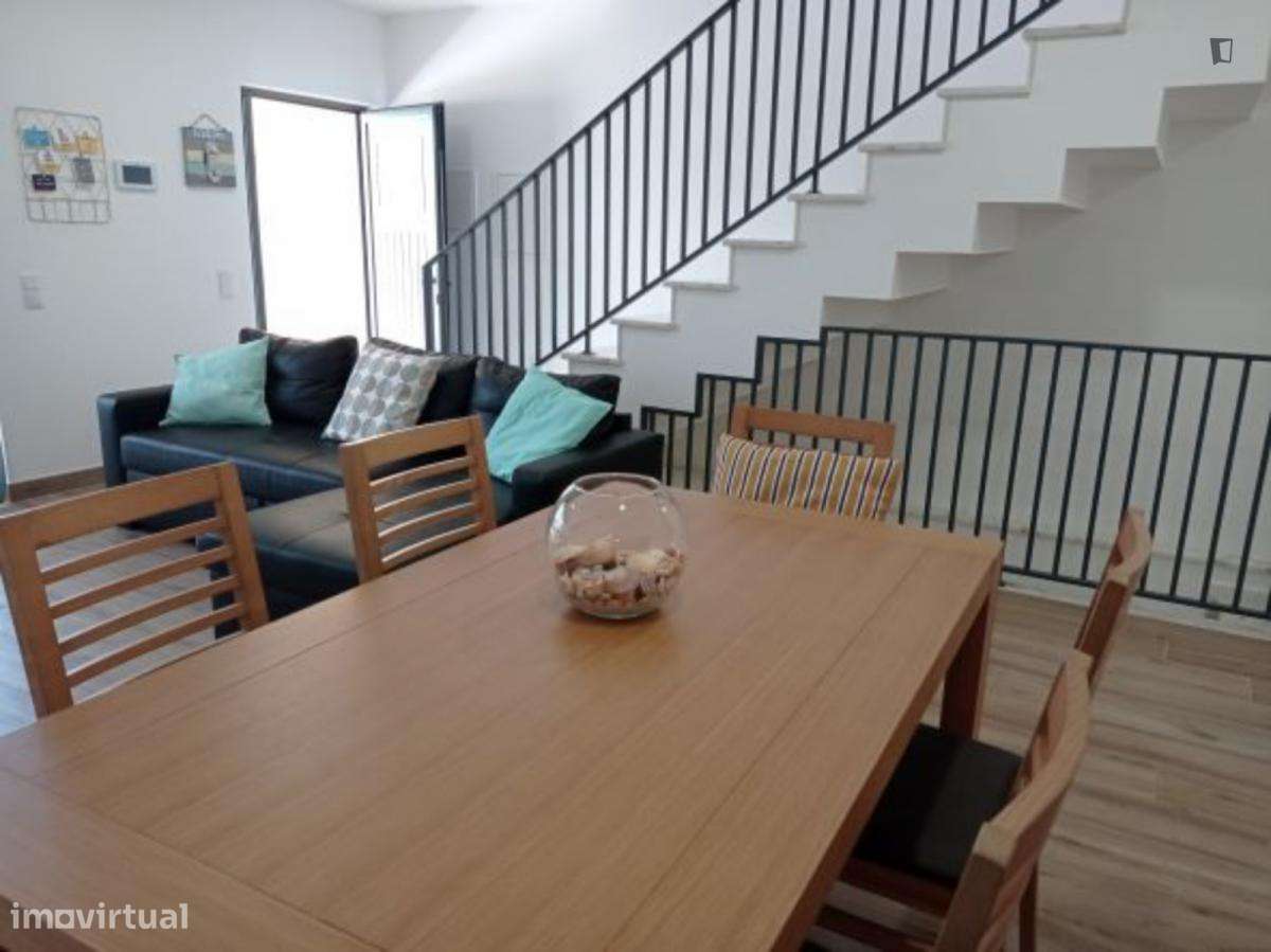 Casa com 3 quartos - localizado em Lagos - Grande imagem: 4/25