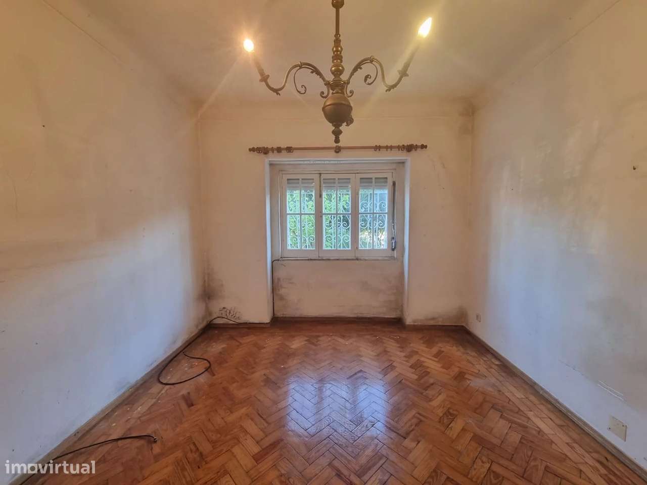 Prédio com 3 apartamentos T2, com Terraço e Jardim na Costa da Caparic-14