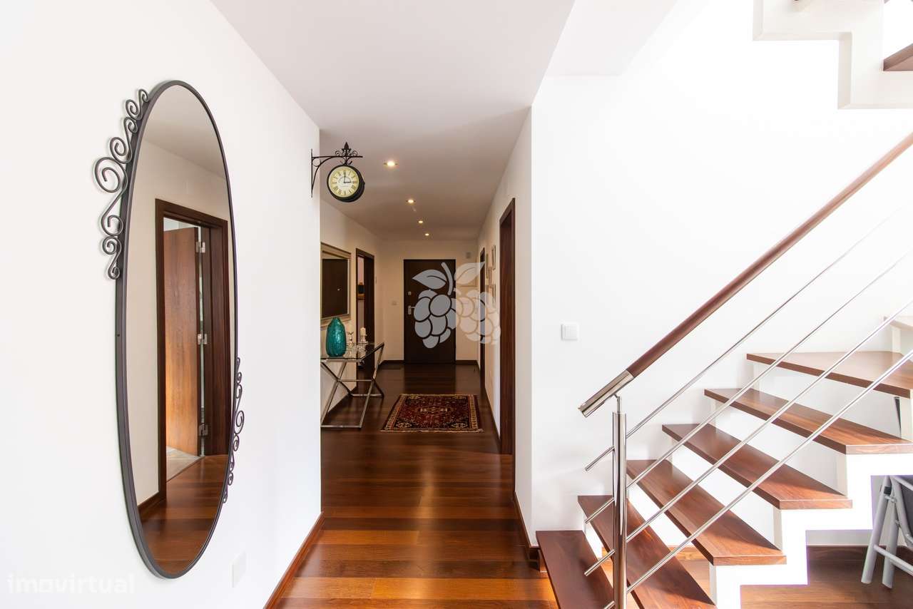 Apartamento T4 Duplex Costa da Guia-32