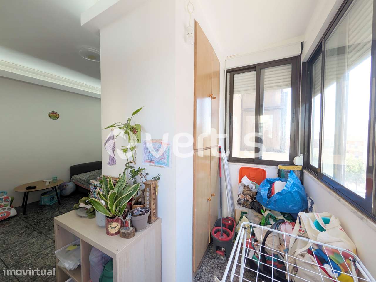 Apartamento T2 remodelado no centro do Barreiro-4