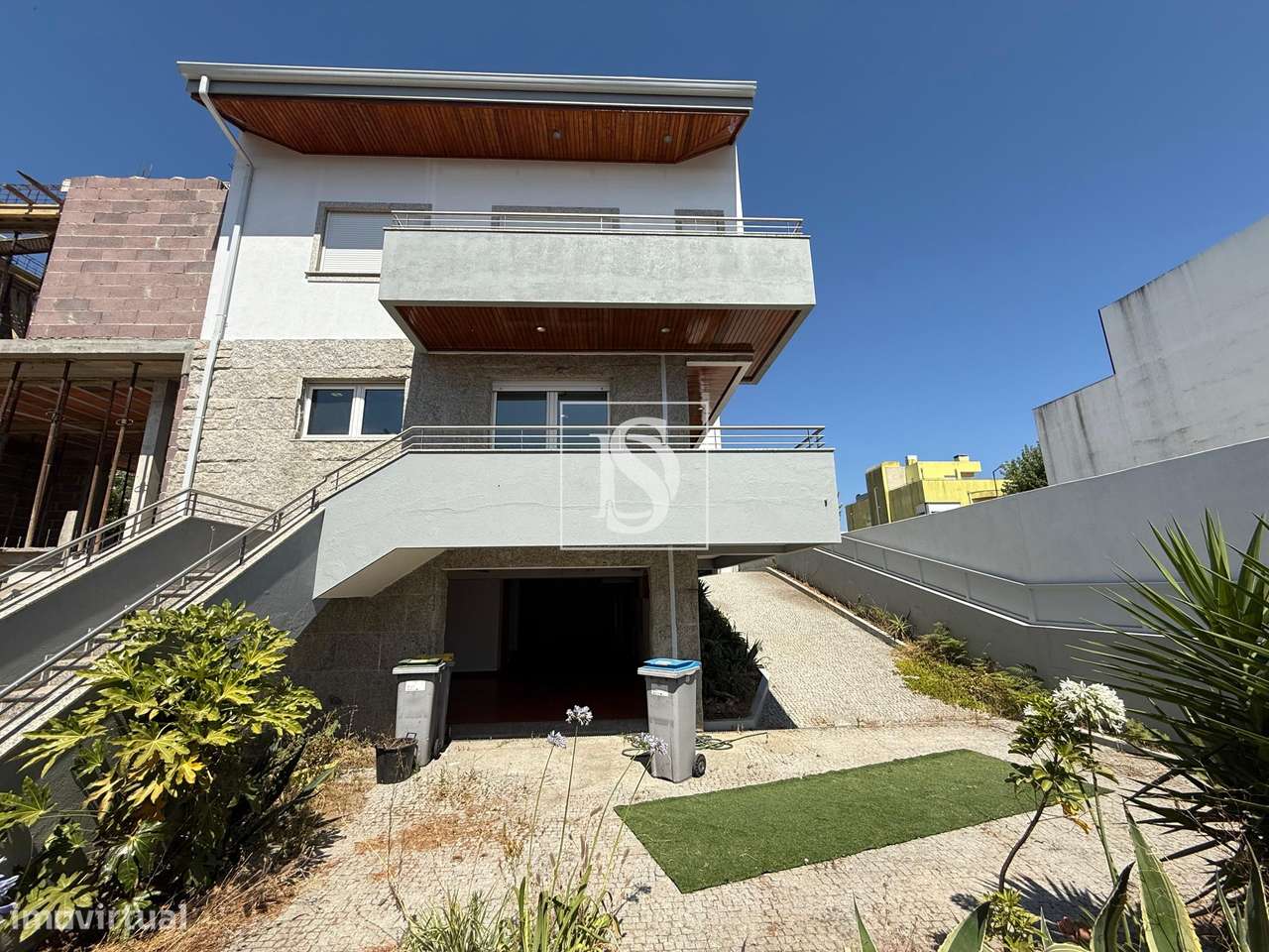 Moradia T4 de Luxo em Valongo com Jardim, Domótica e Acabamentos de Al-24