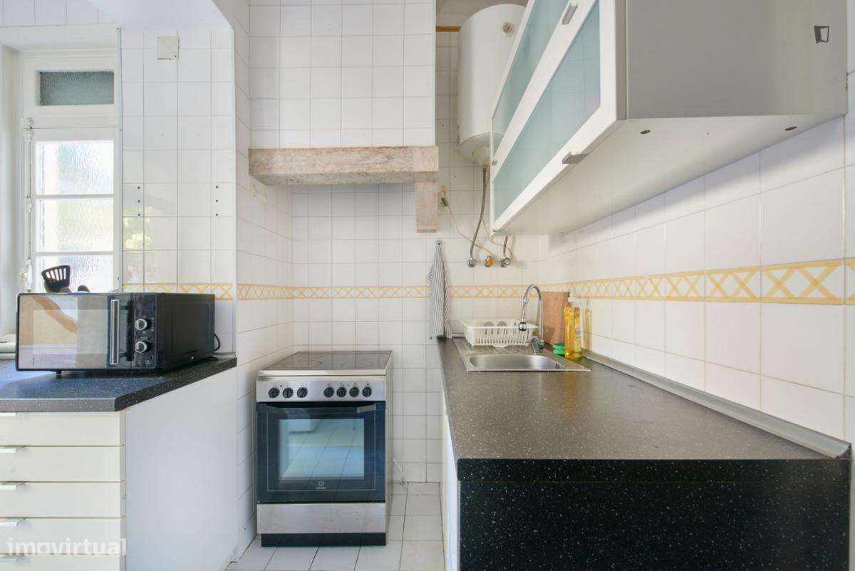 Quarto - localizado em Arroios Lisbon - Grande imagem: 3/10