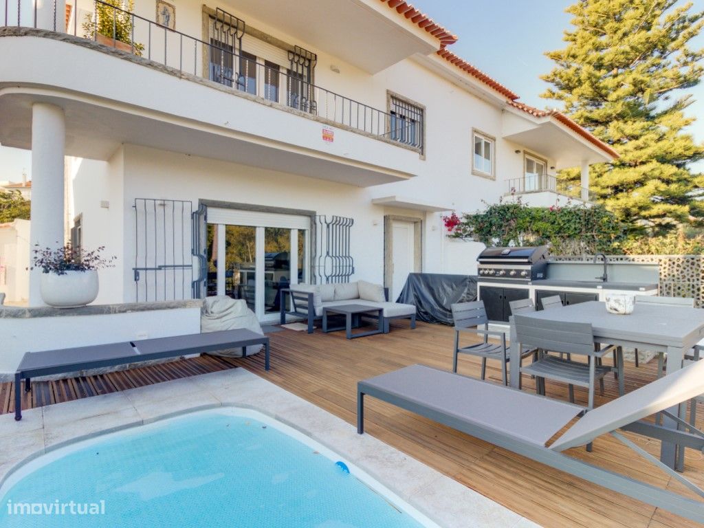 Moradia T5 com jardim e piscina muito próxima da praia