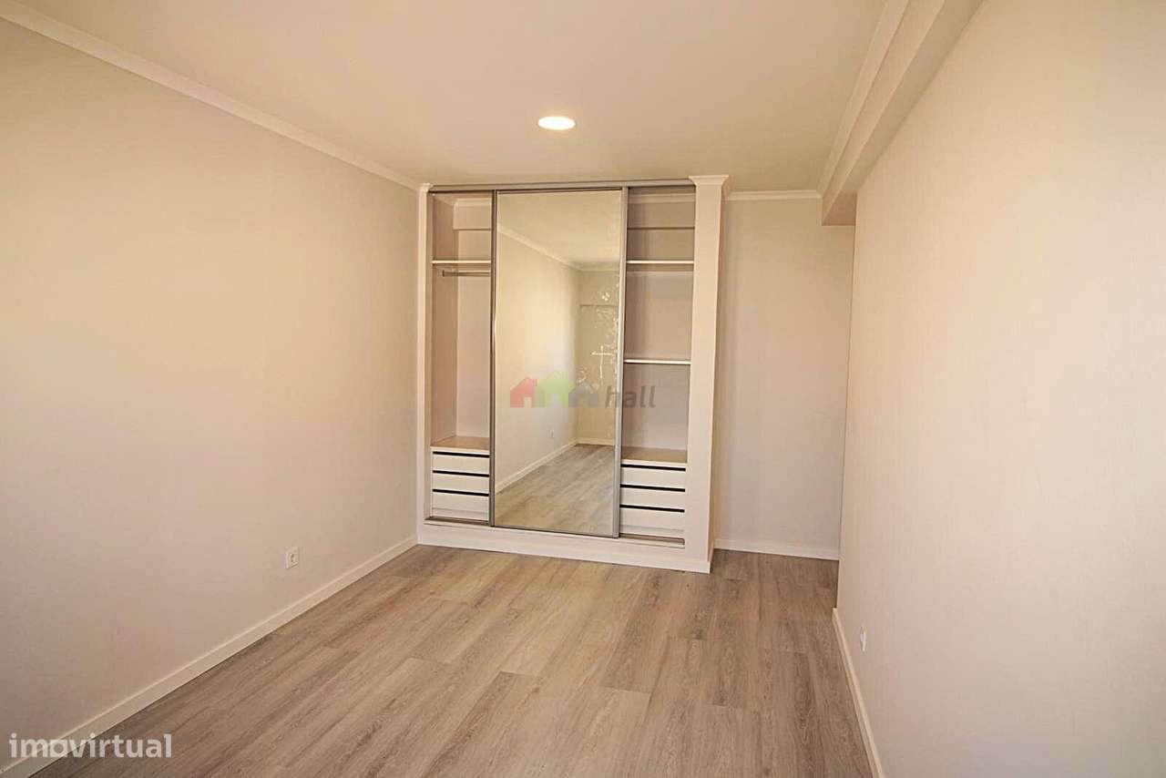 Apartamento T4, 3º andar, Totalmente Remodelado na Amora-8