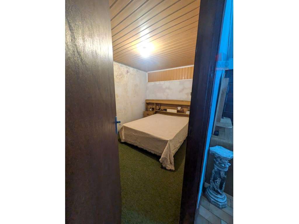 MORADIA T2 COM POTENCIAL PARA HABITAÇÃO OU INVESTIMENTO PERTO DO HO...-8