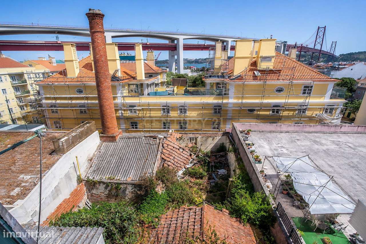 Prédio para Reabilitação Total ou Nova Construção – Alcântara-9