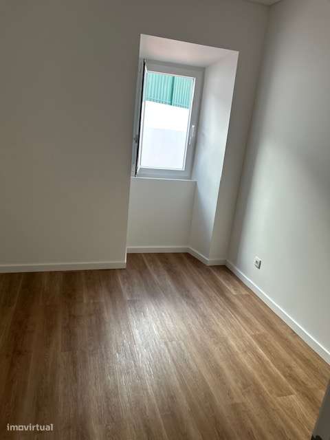 APARTAMENTO T1 TODO REMODELADO JUNTO À PRAÇA DE TOUROS - Grande imagem: 2/10